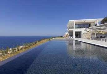 MIT VIDEO: Kreta, Plaka bei Chania: Luxuriöse Villa am Meer mit Panoramablick zum Verkauf