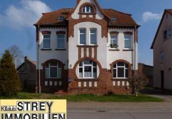 Freistehendes Einfamilienhaus/Zweifamilienhaus mit großem Grundstück u. Doppelcarport