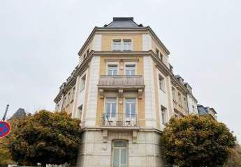 SCHICKE ERDGESCHOSS-WOHNUNG MIT BALKON