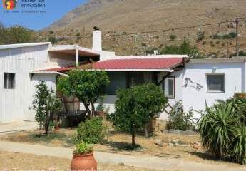 Kreta, Kria Vrisi Restauriertes Steinhaus mit  Garten