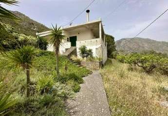 Kreta, Frati, Ein schönes Dorfhaus mit großem Garten im Dorf Frati