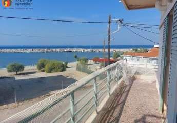 Kreta, Kokkino Pyrgos, Gewerbeimmobilie mit Schaufenstern am Meer, in der Stadtmitte