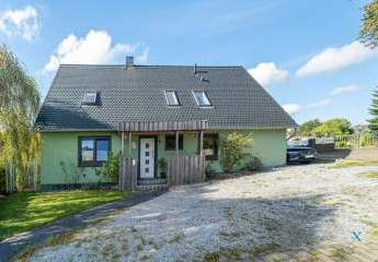 Platz für die ganze Familie und Ihr Kleingewerbe – Charmantes Haus mit Garten in Norderbrarup