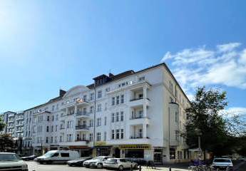 Bezugsfreie, helle 
Altbauwohnung mit Balkon
im schönen Prenzlauer Berg
-Fernwärme-