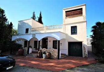 Schöne alte Steinfinca (Landhaus) mit fünf Schlafzimmer in Marxuquera, Gandia