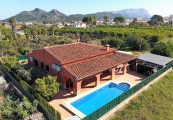 Schöner spanischer Stil Finca mit Pool, Grill, Garage, Carport, Klimaanlagen, zu Fuß in die Stadt.