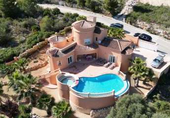 Top gepflegte 3 Schlafzimmer Villa mit Panoramablick und Vermietungslizenz in Javea