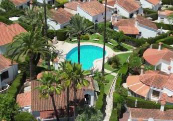 Zu verkaufen: Freistehendes Chalet in einer ruhigen und sonnigen Gegend, etwa 2 km von der Stadt Denia und dem Strand Las Rotas entfernt.