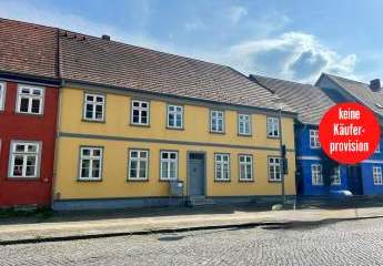 HORN IMMOBILIEN++ im Zentrum von NB, historisches Mehrfamilienhaus mit 3 Wohneinheiten. Eine Wohnung mit ca. 210 m² ist bezugsfrei.