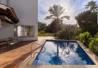 Villa mit Gästehaus im mediterranen Stil mit schönem Garten
