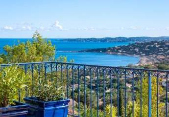 SAINTE-MAXIME - Villa mit Pool und Meerblick