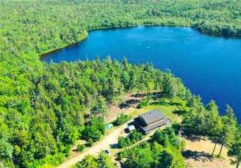 Off Grid, komplett unabhaengige Homestead direkt am See