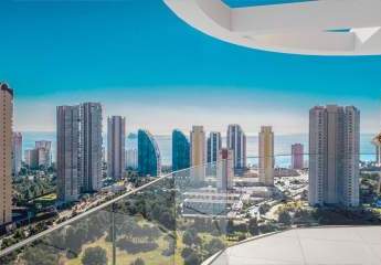 Apartment mit Terrasse gelegen in Benidorm an der Costa Blanca Nord ausgestattet mit 3 Schlafzimmern und 2 Bädern, Pool und Parkplatz