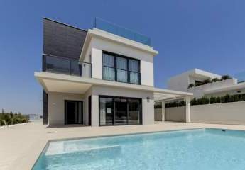 Villa gelegen in Dehesa De Campoamor an der Costa Blanca Süd ausgestattet mit 3 Schlafzimmer und 3 Badezimmer, Pool, Parkplatz