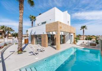 Villa gelegen in Ciudad Quesada an der Costa Blanca Süd ausgestattet mit 4 Schlafzimmer Und 4 Badezimmer, Pool und Garage