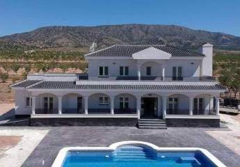 Villa gelegen in Pinoso an der Costa Blanca Süd ausgestattet mit 4 Schlafzimmer Und 3 Badezimmer, Pool Und Carport