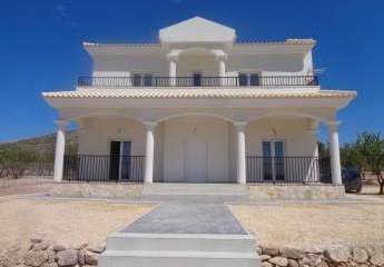 Villa gelegen in Pinoso an der Costa Blanca Süd ausgestattet mit 4 Schlafzimmer Und 3 Badezimmer, Pool Und Carport