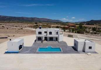 Villa gelegen in Pinoso an der Costa Blanca Süd ausgestattet mit 3 Schlafzimmer Und 2 Badezimmer, Optional Pool Und Carport