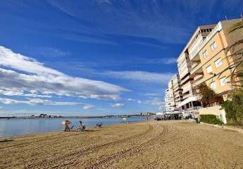 Geräumiges Apartment mit 2 Schlafzimmern und Terrasse am Strand