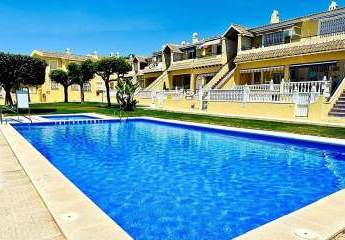 Hübsches Apartment mit Poolblick in der obersten Etage in Villamartín