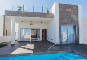 Villa gelegen in La Zenia - Orihuela Costa an der Costa Blanca Süd ausgestattet mit 3 Schlafzimmer und 2 Badezimmer, Pool und Parkplatz