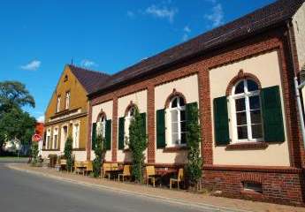 Landmetzgerei mit Gasthaus, Garten und historischer Mühle