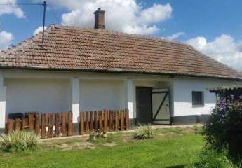 GEPFLEGTES BAUERNHAUS AN DER THEISS, AN DER GRENZE ZWEIER NATIONALPARKS ZU VERKAUFEN