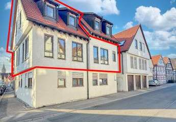 WOHNEN AUF ZWEI EBENEN - 4-Zimmmer-Maisonette mitten in Eltingen