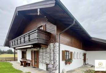 ATTTRAKTIVES LANDHAUS AM HARTSEE -  WOHNEN IN SCHÖNSTER UMGEBUNG - NAH ZUM CHIEMSEE! BERGBLICK!